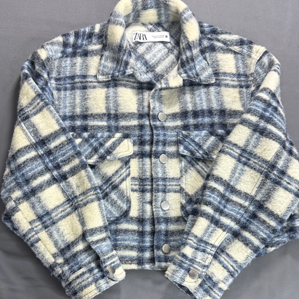 Zara Blue and Cream Plaid Cropped Shacket Boxy Fit Size‎ M